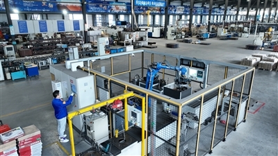 智能驅(qū)動(dòng)，智造未來 黃山汽車零部件企業(yè)生產(chǎn)忙，機(jī)器人研發(fā)引領(lǐng)產(chǎn)業(yè)升級